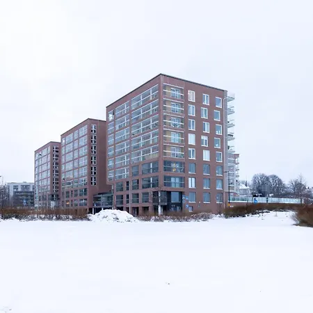 Prestigious & Enjoy Waterfront Living *