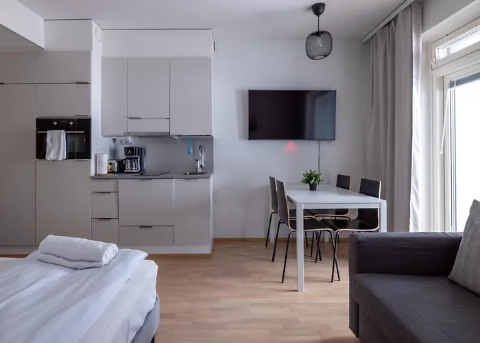 Prestigious & Enjoy Waterfront Living Διαμέρισμα *