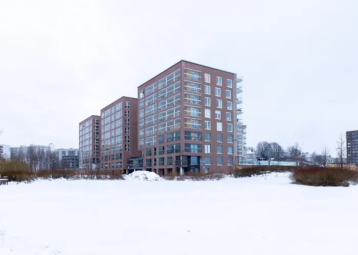 Prestigious & Enjoy Waterfront Living *